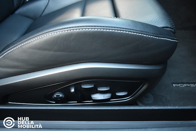 PORSCHE 911 Carrera 4S